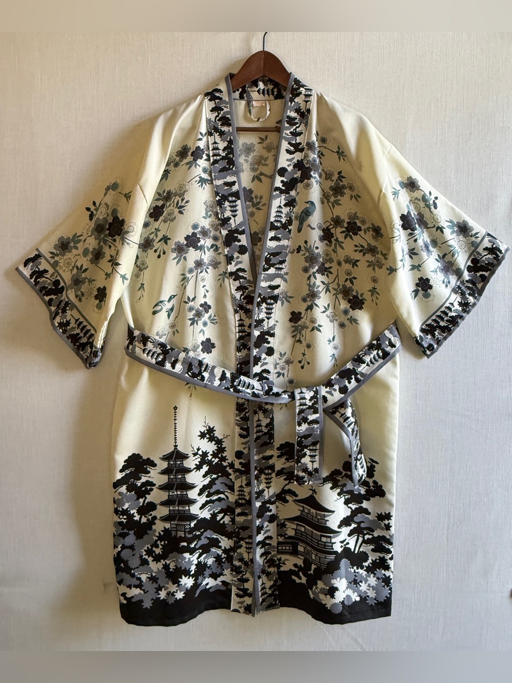 Vintage Japanese Pagoda Floral Print Kimono Robe Belted